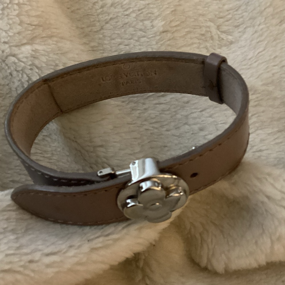 Louis Vuitton Tan Leather Bracelet adjustable with Silver Flower